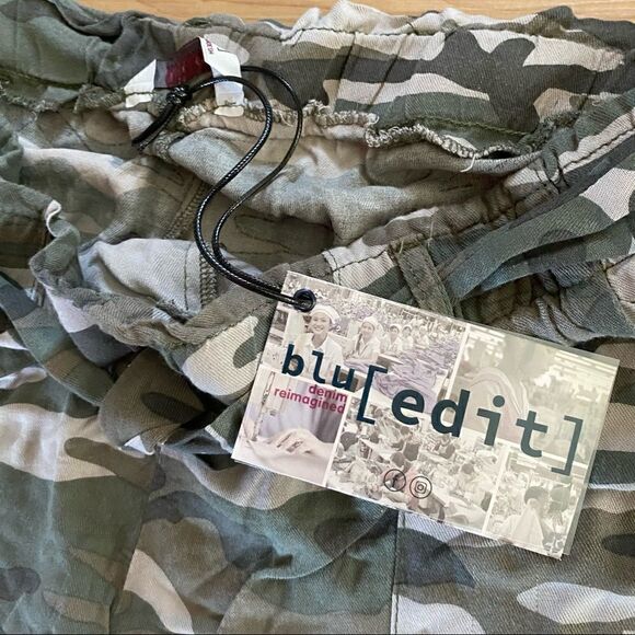 NWT Blu Edit Women’s‎ Camo Tie Front Shorts Green Size Large - Picture 4 of 7